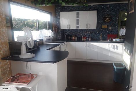 Photo of property in 274 Forest Hill Road, Waiatarua, Auckland, 0612