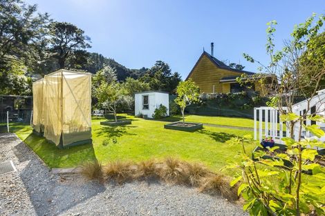 Photo of property in 81 Gemstone Drive, Birchville, Upper Hutt, 5018
