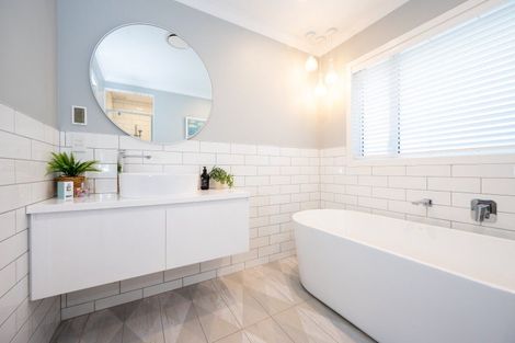 Photo of property in 7d Whakatomo Place, Havelock North, 4130