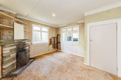 Photo of property in 19 Beach Street, Tangimoana, 4822