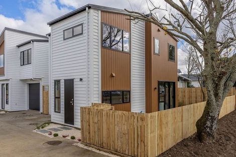 Photo of property in 1/3226 Great North Road, New Lynn, Auckland, 0600