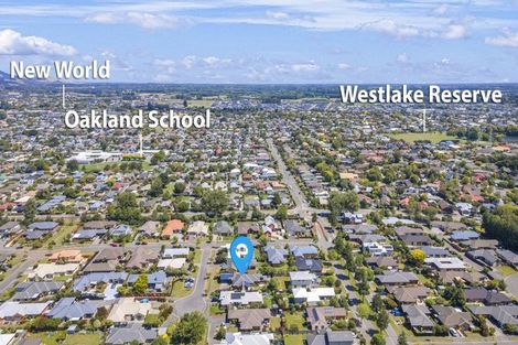 Photo of property in 5 Rooney Place, Aidanfield, Christchurch, 8025