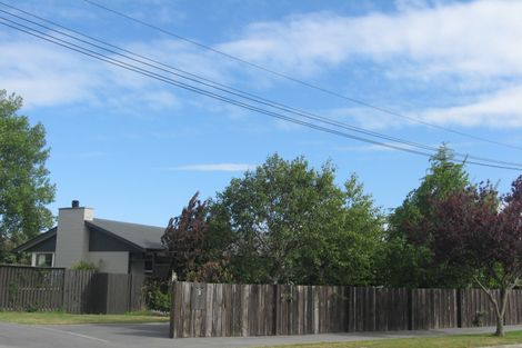 Photo of property in 2 Wychwood Crescent, Bishopdale, Christchurch, 8053