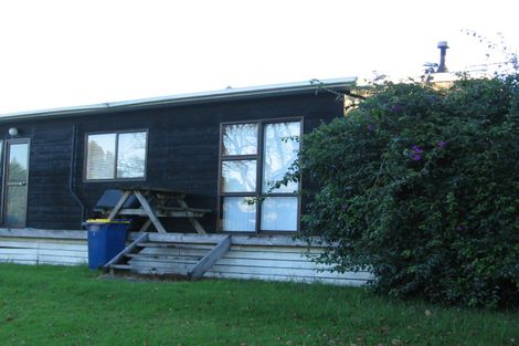 Photo of property in 2 Redlands Grove, Swanson, Auckland, 0612