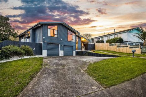 Photo of property in 13 Moxham Grove, Massey, Auckland, 0614