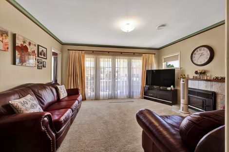 Photo of property in 77 Omata Road, Marfell, New Plymouth, 4310