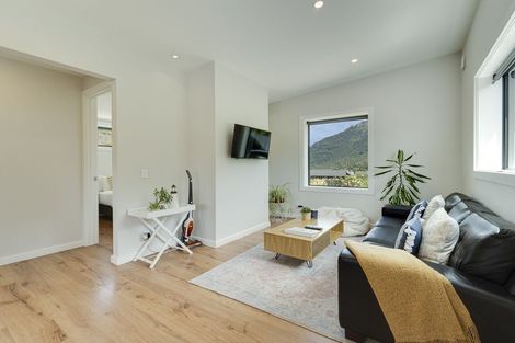 Photo of property in 43 Peregrine Falcon Road, Mount Creighton, Queenstown, 9371