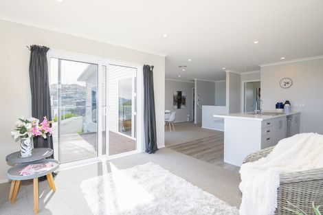 Photo of property in 3 Cessna Way, Newlands, Wellington, 6037