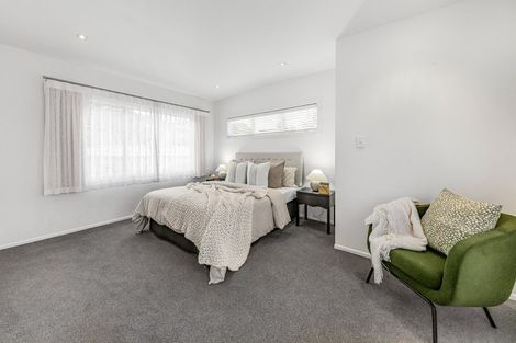 Photo of property in 16 Prestige Place, Castor Bay, Auckland, 0620