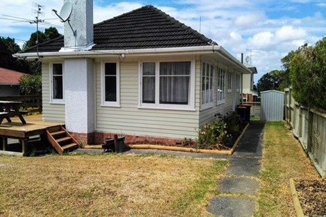 Photo of property in 14 Bedford Street, Te Atatu South, Auckland, 0610