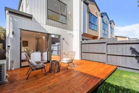 Photo of property in 19f Ellesmere Crescent, Pakuranga Heights, Auckland, 2010