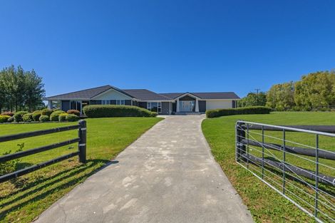 Photo of property in 2 Tutakarae Road, Kelvin Grove, Palmerston North, 4470