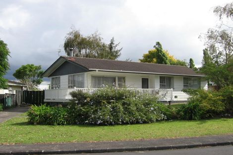 Photo of property in 27 Harmel Road, Glendene, Auckland, 0602