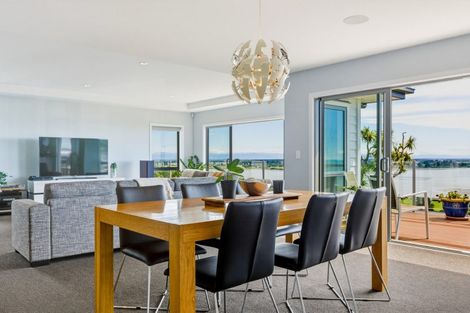 Photo of property in 20 Maffeys Road, Mount Pleasant, Christchurch, 8081