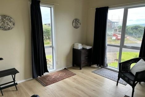 Photo of property in 9 Waiheke Street, Waikanae Beach, Waikanae, 5036