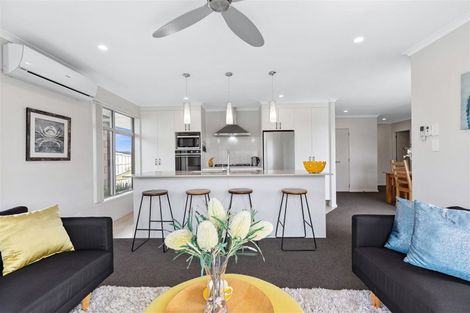 Photo of property in 21 Naeo Close, Papamoa Beach, Papamoa, 3118