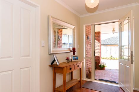 Photo of property in 18 Fernlea Avenue, Kelvin Grove, Palmerston North, 4414