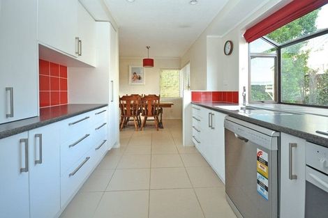Photo of property in 2/8 Sunward Rise, Glenfield, Auckland, 0629