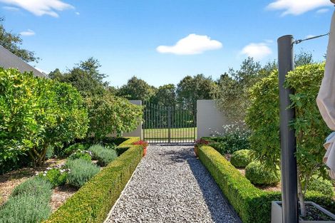 Photo of property in 10 Fairway Drive, Martinborough, 5711