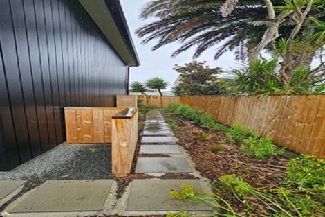 Photo of property in 10/23 Awaroa Road, Sunnyvale, Auckland, 0612