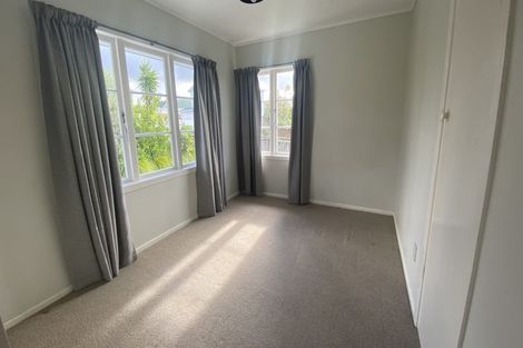 Photo of property in 5 Brookfield Road, Te Atatu Peninsula, Auckland, 0610