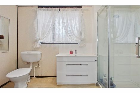 Photo of property in 2/86 Lynn Road, Bayview, Auckland, 0629