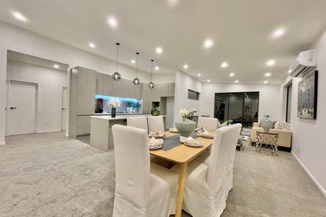 Photo of property in 8 Poutawa Lane, Clarks Beach, 2122