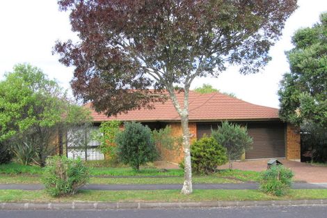 Photo of property in 15 Mark Edward Drive, Half Moon Bay, Auckland, 2012