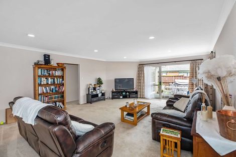 Photo of property in 34 Bellshill Close, Wattle Downs, Auckland, 2103