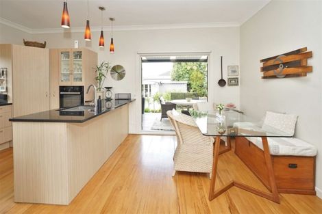 Photo of property in 6 Forest Lake Road, Forest Lake, Hamilton, 3200