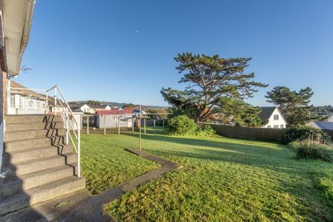 Photo of property in 15 Arahura Crescent, Waitangirua, Porirua, 5024