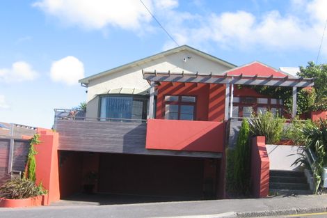 Photo of property in 35 Apuka Street, Brooklyn, Wellington, 6021