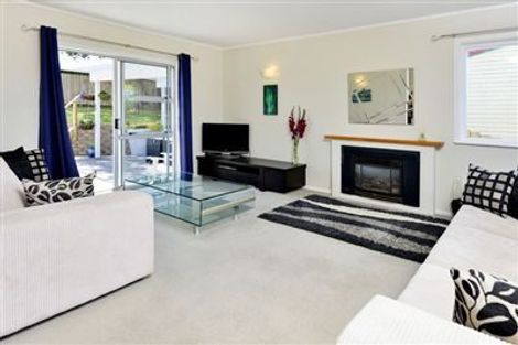 Photo of property in 1/552 Beach Road, Rothesay Bay, Auckland, 0630