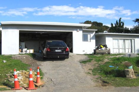 Photo of property in 2/18 Hollyhock Place, Browns Bay, Auckland, 0630