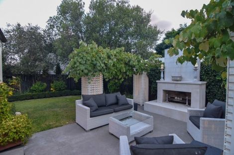 Photo of property in 10 Dixon Street, Carterton, 5713