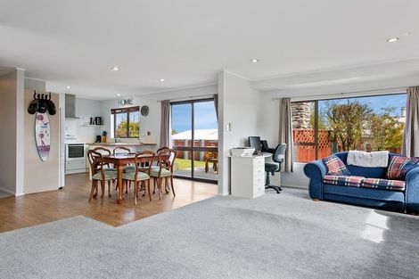 Photo of property in 2 Battersea Place, Richmond Heights, Taupo, 3330