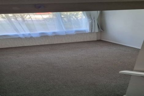 Photo of property in 1/15 Bloomsbury Grove, Newlands, Wellington, 6037