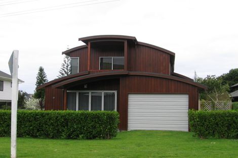 Photo of property in 17 Hahei Beach Road, Hahei, Whitianga, 3591