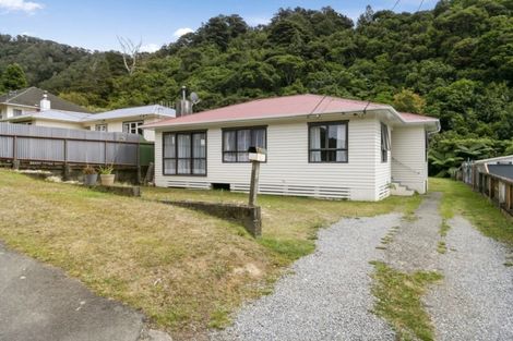 Photo of property in 66 Lees Grove, Wainuiomata, Lower Hutt, 5014