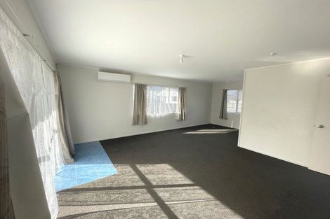 Photo of property in 1/100 Shifnal Drive, Randwick Park, Auckland, 2105