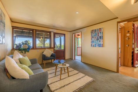 Photo of property in 11 Cascade Avenue, Waiatarua, Auckland, 0604