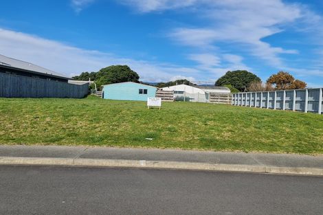 Photo of property in 27 Seagrass Place, Otaki Beach, Otaki, 5512