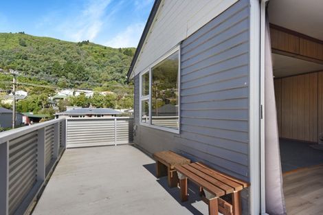 Photo of property in 103 Waikawa Road, Picton, 7220