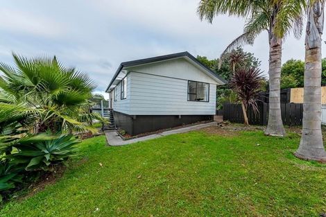 Photo of property in 4 Kayle Glen, West Harbour, Auckland, 0618