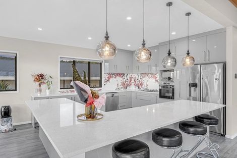 Photo of property in 1 Leven Lane, Totara Heights, Auckland, 2105