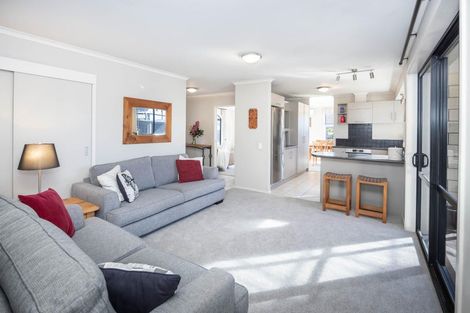 Photo of property in 31 Nielsen Gardens, Rototuna, Hamilton, 3210