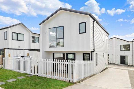 Photo of property in 17e Granville Drive, Massey, Auckland, 0614