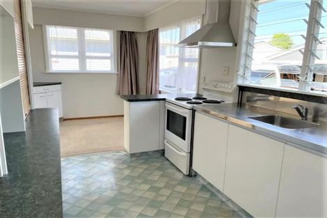 Photo of property in 12 Mersey Street, Levin, 5510