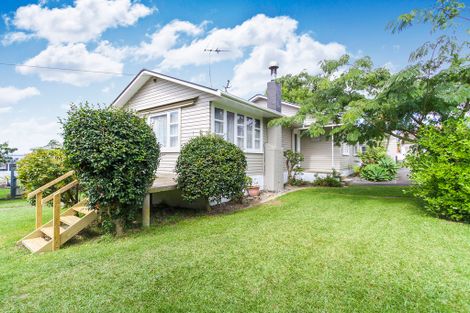 Photo of property in 10 Lyndhurst Road, Te Atatu South, Auckland, 0610