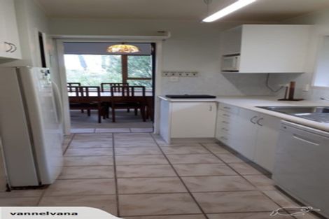 Photo of property in 2/16 Malters Place, Browns Bay, Auckland, 0630